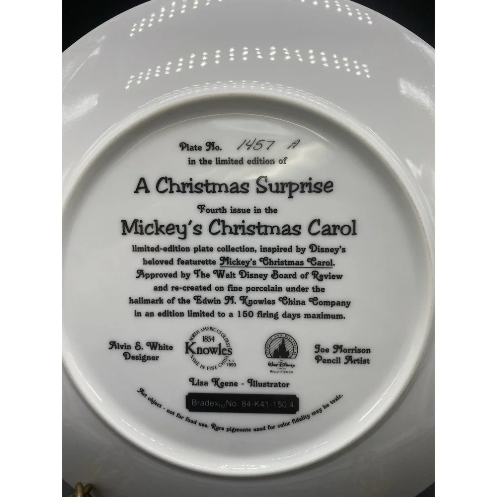 A Christmas Suprise Mickey's Christmas Carol‎ Plate